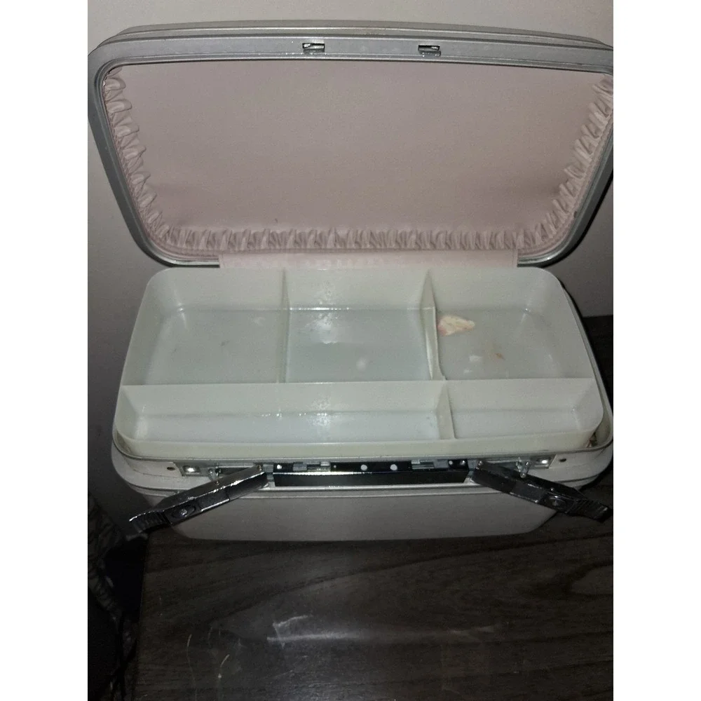 Vintage Samsonite Silhouette Train Case White Cosmetic Luggage Tray & Key